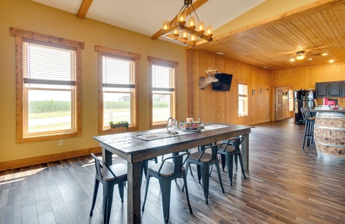 Huntsville Cabine | Tranquil La Prairie Retreat w/ Patio & Fireplace!