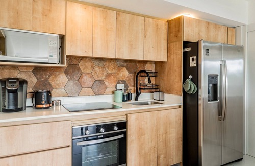 Jaco Appartement | Tranquil lakefront apartment with stunning views & pool access