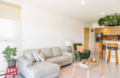 Jaco Appartement | Tranquil lakefront apartment with stunning views & pool access