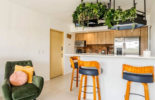 Jaco Appartement | Tranquil lakefront apartment with stunning views & pool access