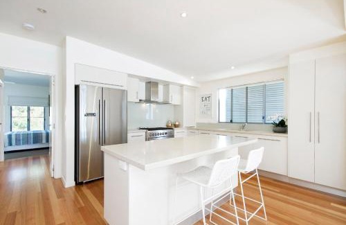 Tewantin Maison | Tranquil & Modern Riverside Getaway