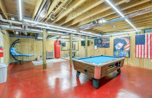 Damascus Maison | Tranquil Mountain Getaway in Troutdale Game Room!