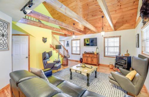 Damascus Maison | Tranquil Mountain Getaway in Troutdale Game Room!