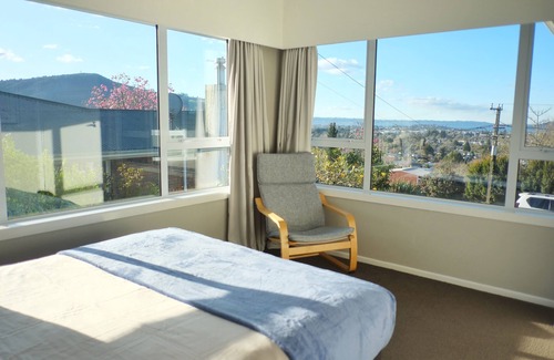 Rotorua Maison | Tranquil mountain peak