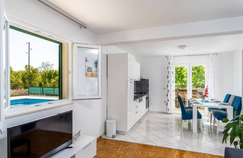 Primorski Dolac Maison | Tranquil Oasis Holiday Home Primorski Dolac with Pool - Three Bedroom Holiday Home with Pool
