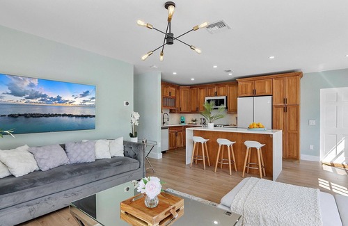 River Oaks Maison | Tranquil Oasis: Newly Renovated Villa, Heated Pool, Private Garden Retreat