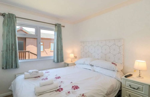 Puxton Cabine | Tranquil Orchard Lodge - Weston-super-Mare
