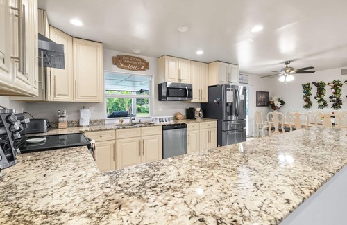 Lake Clarke Shores Maison | Palm Beach Single Family Home 5BR / 4BTH, piscine privée et bain à remous, cinéma maison