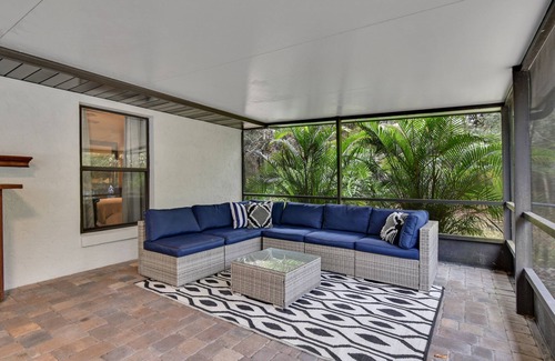 Deltona Lakes Maison | Tranquil & Peaceful Poolside Retreat Awaits You!