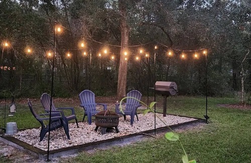 Deltona Lakes Maison | Tranquil & Peaceful Poolside Retreat Awaits You!
