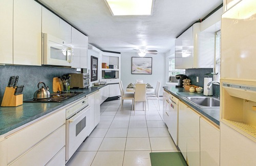 Hauppauge Maison | Tranquil & Pet-Friendly Estate on Long Island!