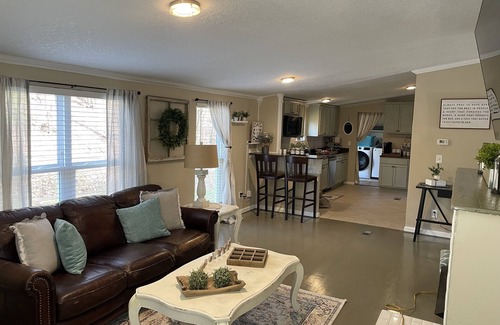 Cleveland Maison | Newly Updated Modern Style Farmhouse with Fishing Pond Access!