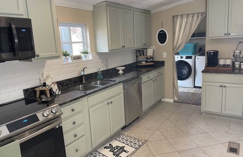 Cleveland Maison | Newly Updated Modern Style Farmhouse with Fishing Pond Access!