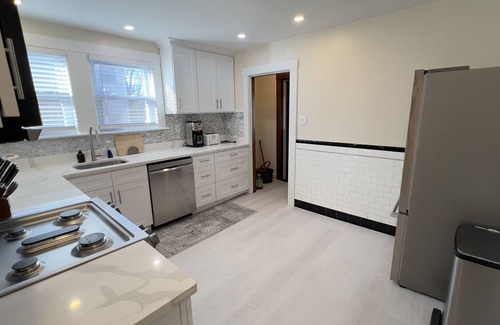 Brighton Copropriété | Tranquil Renovated 3BR Allston Condo + Parking , Close to Harvard/BU/BC/MIT!
