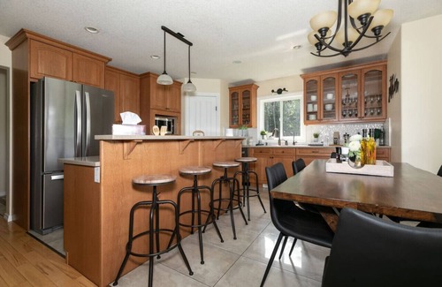 Division No. 14 Maison | Tranquil Retreat w Pool & HotTub