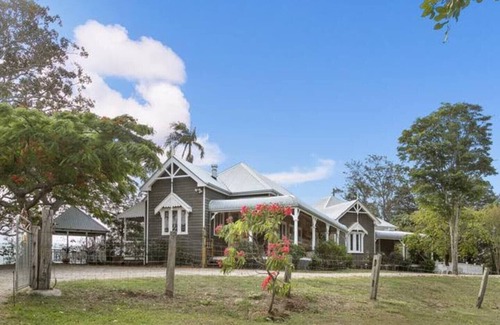 Ewingsdale Maison | Tranquil Retreat: Charming Country Homestead on 12 Acres, 6km to Byron Bay