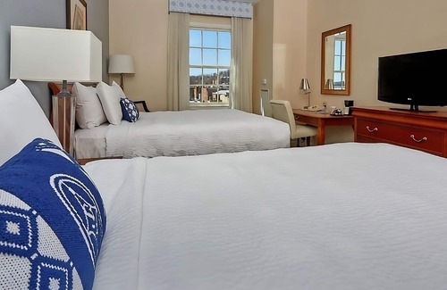 Staunton Maison | Great Unit in Historic Building, Walk to R.R. Smith Center for History and Art!