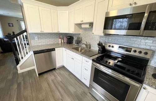 Schenectady Maison | Tranquil Schenectady Getaway: 3BR Stylish Retreat