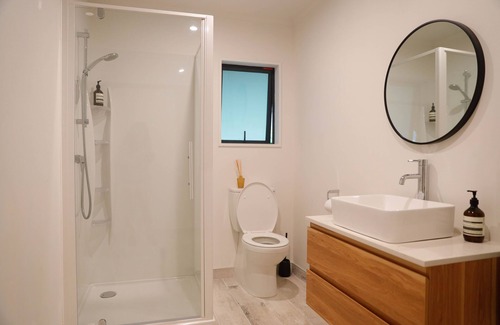 Furneaux Appartement | Tranquil space off nestled among native bush off Queen Charlotte Track