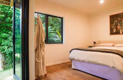 Furneaux Appartement | Tranquil space off nestled among native bush off Queen Charlotte Track