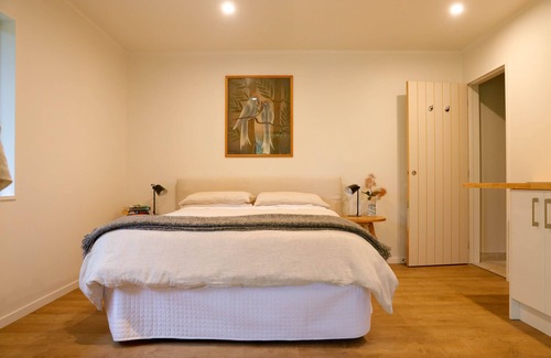 Furneaux Appartement | Tranquil space off nestled among native bush off Queen Charlotte Track