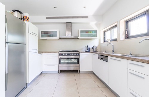 Katamon Appartement | Tranquil, spacious, comfortable, Best Location. Sleeps 6