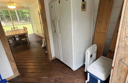 Sebago Maison | Tranquille, spacieuse, Vacances Maison, Bord de l'eau privée, 6 BR, 2 BA