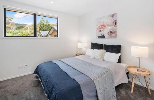 Lower Hutt Maison | Tranquil Stay at Rainey Grove
