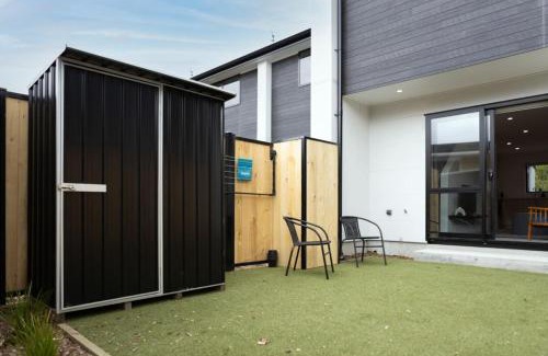 Lower Hutt Maison | Tranquil Stay at Rainey Grove