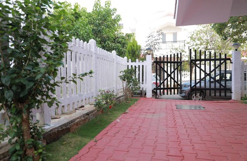 Hosur Maison | Tranquil Staycation- Homestay Private Rooms