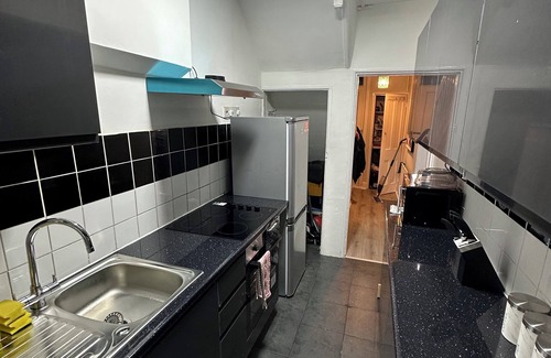 Goresbrook Maison | Tranquil Stays at 3 bedroom House in Dagenham