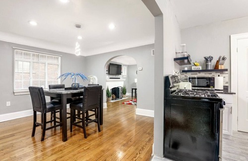 Grosse Pointe Appartement | Tranquil, Stylish & Comfy - Queen Beds