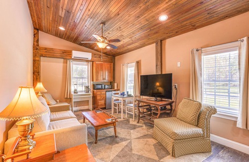 Williston Maison | Tranquil Suite w/ Porch < 2 Mi to Cedar Lakes!