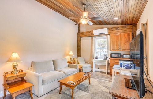 Williston Maison | Tranquil Suite w/ Porch < 2 Mi to Cedar Lakes!