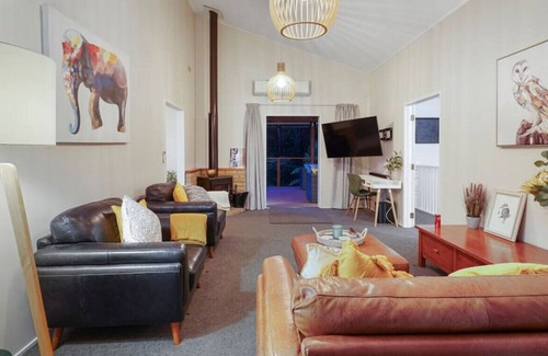 Oratia Autre | Tranquil Sunset Retreat | Spa | WIFI | Netflix