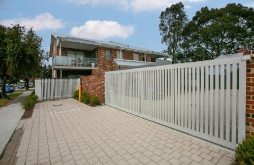 Bassendean Maison | Tranquil Tree Views 2 Bedroom 2 Bathroom Apartment