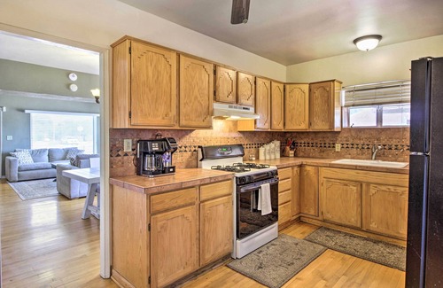 Sam Hughes Maison | Tranquil Tucson Home w/ Yard - Walk to U of A