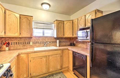 Sam Hughes Maison | Tranquil Tucson Home w/ Yard - Walk to U of A