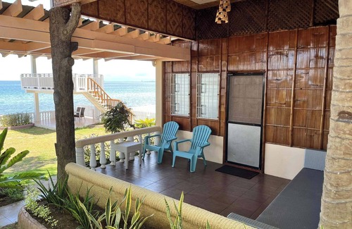 Compostela Cottage | Tranquil Two-Bedroom Beach Front Cottage★