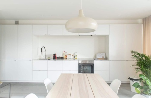 Zwijnaarde Appartement | Tranquil Urban Escape: 2-BDR Retreat in Ghent