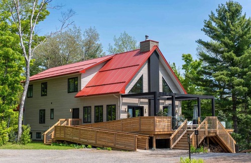 Algonquin Highlands Cabine | Tranquil Waters at Dimensions | Cabin Two