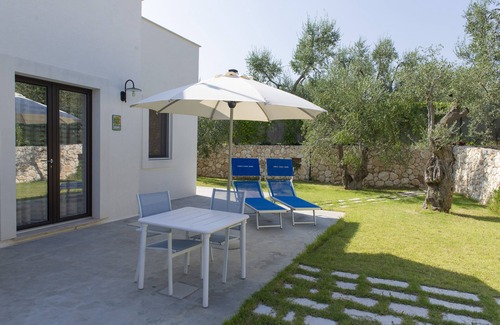 Mattinata Maison | Tranquillité et confort parmi les anciens oliviers, près de la mer.