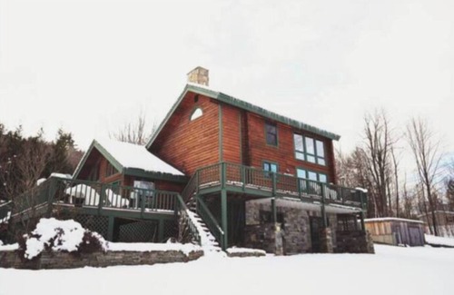 Chester Maison | Tranquility awaits for your stay at our cherished log home on 6 secluded acres.