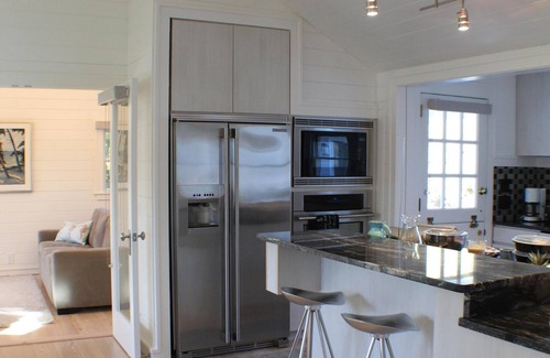 Shelter Island Maison | Base de tranquillité; Rénové par l'architecte, moderne du milieu du siècle avec piscine chauffée