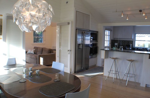 Shelter Island Maison | Base de tranquillité; Rénové par l'architecte, moderne du milieu du siècle avec piscine chauffée