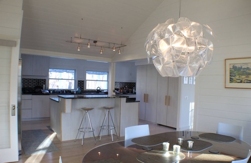 Shelter Island Maison | Base de tranquillité; Rénové par l'architecte, moderne du milieu du siècle avec piscine chauffée