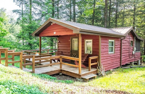 Laporte Cottage | "Petite Urbine" est un chalet pittoresque sur le côté ouest du lac Mokoma
