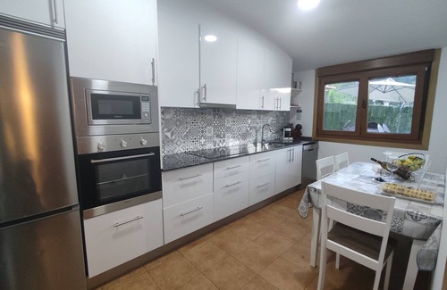 Ponteareas Chalet De Ski | Coquettish house in quiet area, with VIGO at 15 min, and with very good connections.