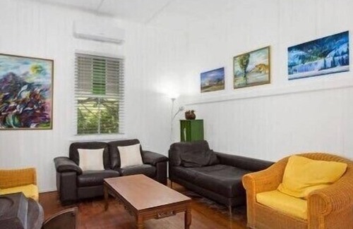 Ipswich Maison | Tranquility home in Coalfalls (Ipswich 4305)1k to shop and 5mi. to RIVERLINK.