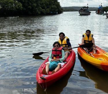 Saipem Station Balnéaire | Tranquill Riverside Luxury Cottages With Bathtub, Candolim